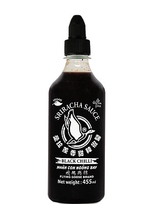 BLACK Sriracha Chilli Sauce 455ml - FLYING GOOSE 